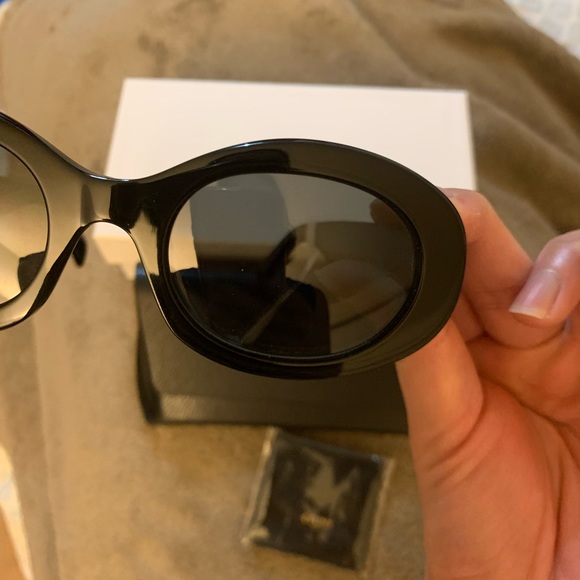 CELINE Excellent condition!!
Triomphe Oval Sunglasses, 52mm. - Picture 6 of 8